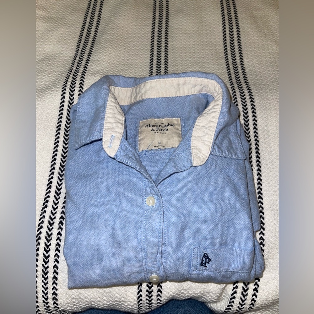 Abercrombie & Fitch soft denim button down size small # 2192